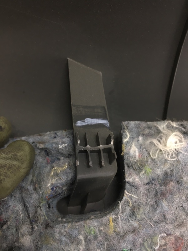 Обшивка крышки багажника ESCAPE 12-19