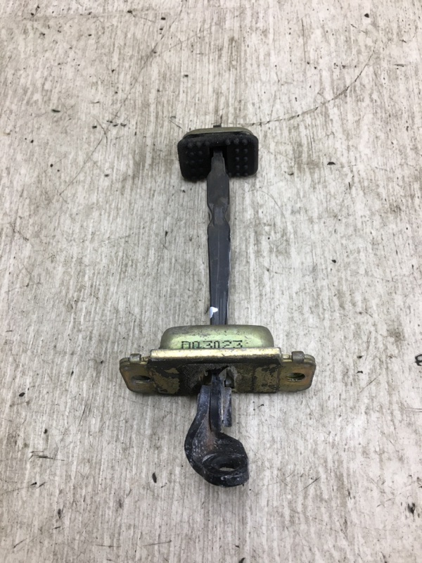 Ограничитель двери задний левый ACURA MDX (YD1) 00-06 Внедорожник 3.5 J35A5 Ограничитель двери задний левый ACURA MDX (YD1) 00-06 Внедорожник 3.5 J35A5