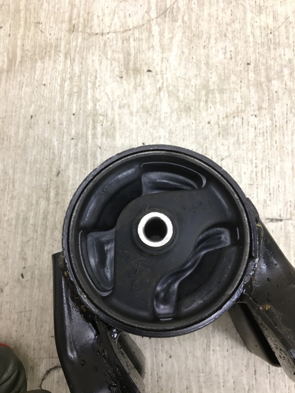 Подушка двигателя FORTE/CERATO TD 08-13 2009 TD 2.0 G4KD Подушка двигателя FORTE/CERATO TD 08-13 2009 TD 2.0 G4KD