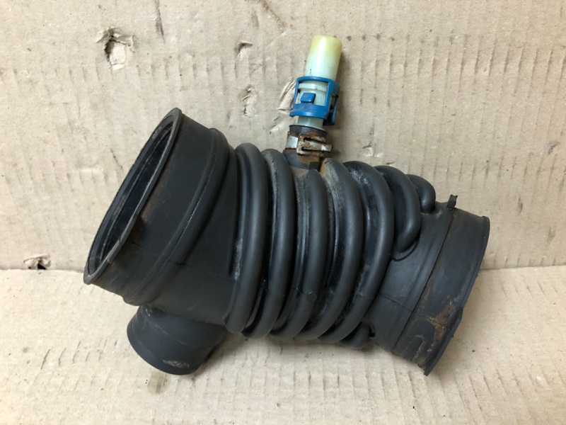 Патрубок воздушного фильтра 3 BK 03-08 2008 Седан 2.0 Патрубок воздушного фильтра 3 BK 03-08 2008 Седан 2.0