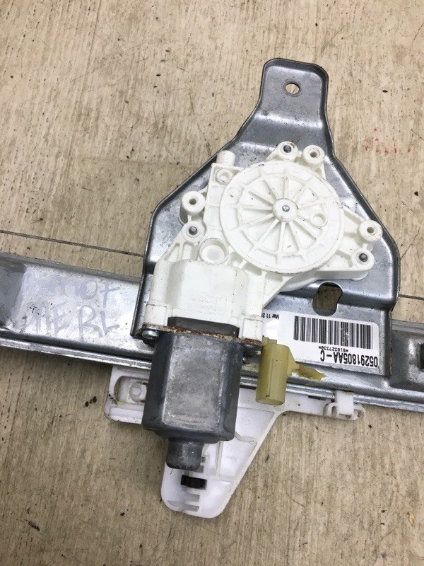 Стеклоподъемник задний левый JEEP PATRIOT 10-17 MK74 Стеклоподъемник задний левый JEEP PATRIOT 10-17 MK74