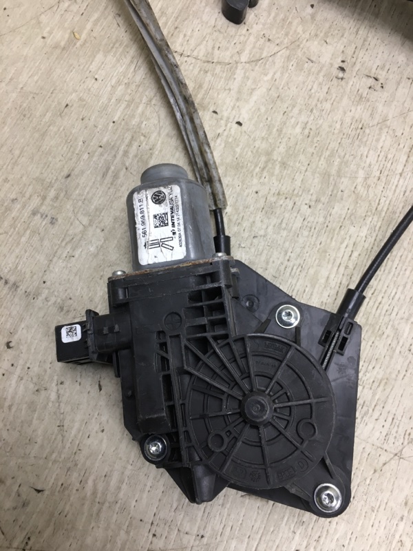 Стеклоподъемник задний левый PASSAT B7 11-15 2014 A32 1.8 CPRA