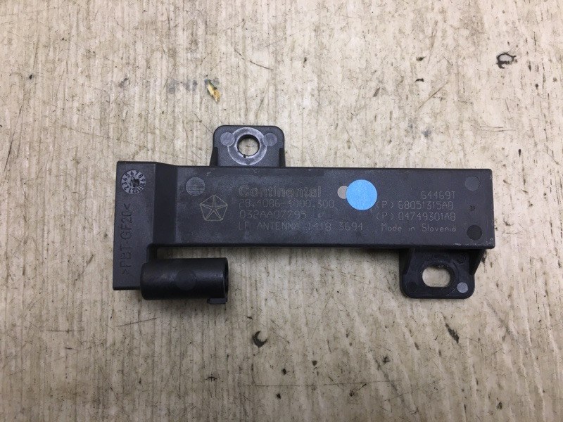 Запчасть антенна JEEP RENEGADE (BU) 14- 2018 BU 2.4 ED6 68051315AB Б/У Антенна JEEP RENEGADE (BU) 14- 2018 BU 2.4 ED6 68051315AB Б/У