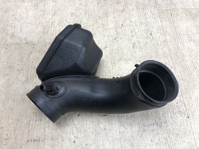 Запчасть патрубок воздушного фильтра HYUNDAI SONATA YF 10-14 2012 YF 2.4 G4KK 28130-4R100 Б/У Патрубок воздушного фильтра HYUNDAI SONATA YF 10-14 2012 YF 2.4 G4KK 28130-4R100 Б/У