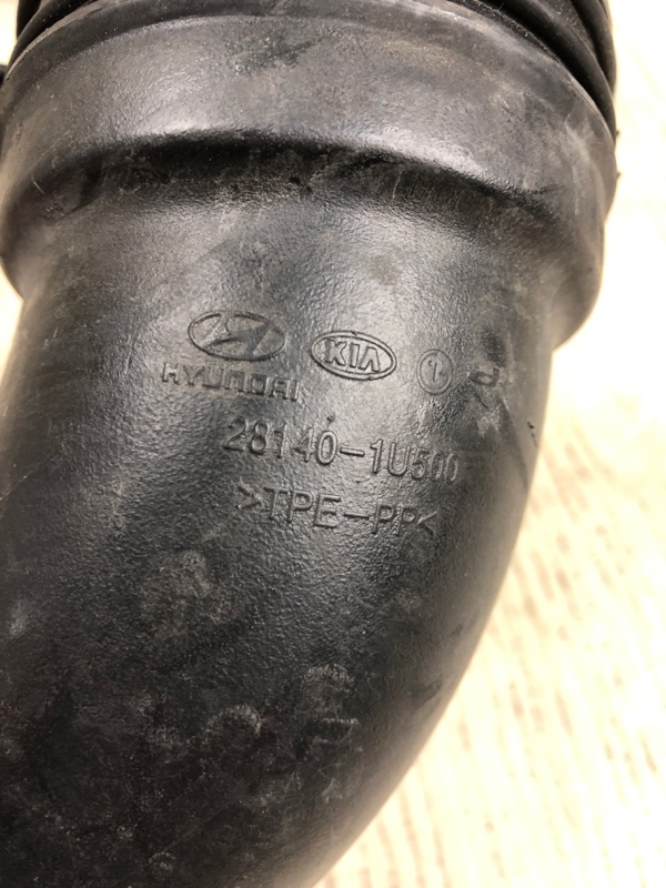 Патрубок воздушного фильтра SORENTO XM 09-14 2012 XM 2.4 G4KJ Патрубок воздушного фильтра SORENTO XM 09-14 2012 XM 2.4 G4KJ