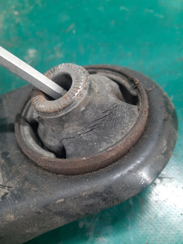 Рычаг передней подвески нижний левый ACCENT RB 10- 2015 Хетчбек 1.6