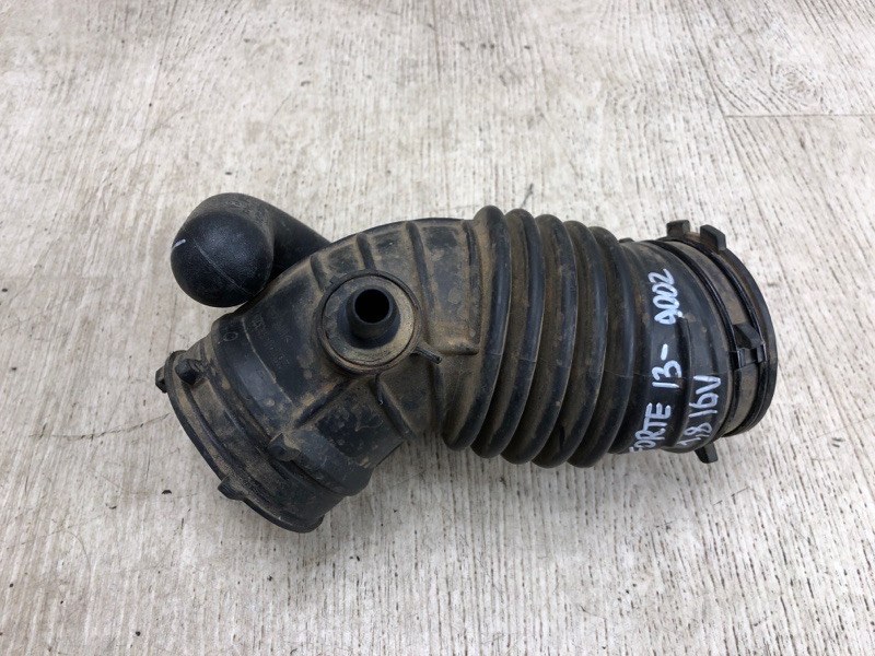 Патрубок воздушного фильтра KIA FORTE YD 12- 2015 YD 1.8 G4NB 28140-3X320 Б/У