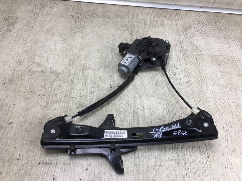 Стеклоподъемник задний правый VOLKSWAGEN PASSAT B7 11-15 2014 A32 1.8 CPRA 561 839 462 D Б/У