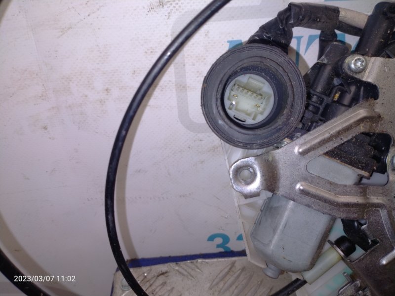 Замок двери боковой задний левый TOYOTA SIENNA 11-16 GSL30 3.5 2GR-FE