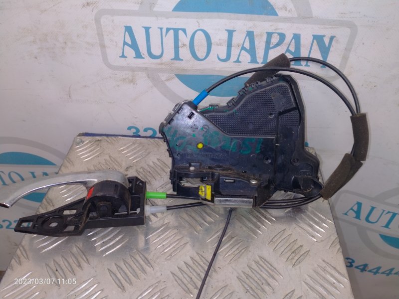 Замок двери передний левый TOYOTA CAMRY 40 06-11 69040-06180 Б/У