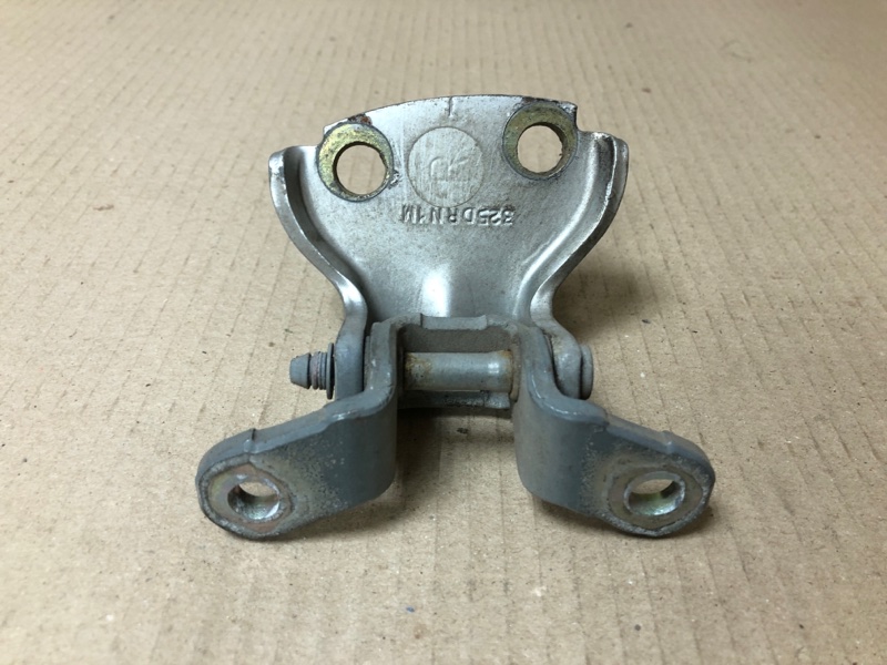 Петля двери верхняя задняя правая MDX (YD1) 00-06 2002 Внедорожник 3.5 Петля двери верхняя задняя правая MDX (YD1) 00-06 2002 Внедорожник 3.5