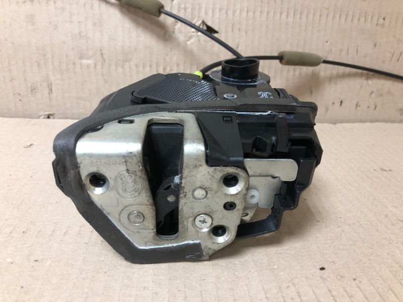 Замок двери задний левый TOYOTA COROLLA 150 06-13 2010 1.8 2ZRFE 69060-02200 Б/У