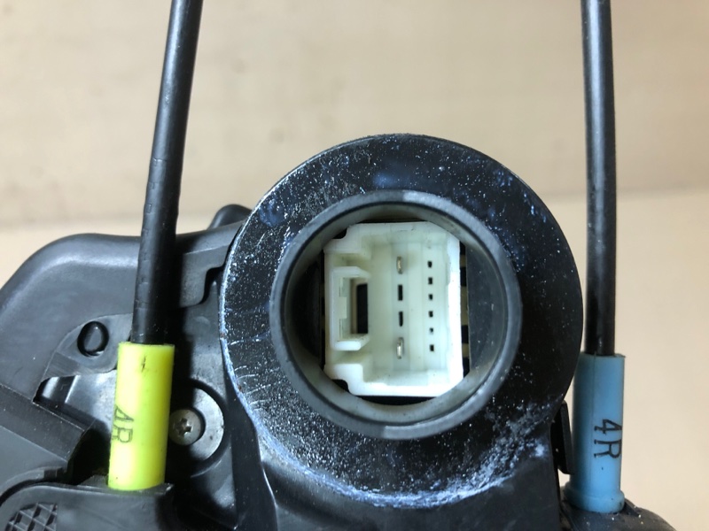 Замок двери задний левый TOYOTA COROLLA 150 06-13 1.8 2ZRFE