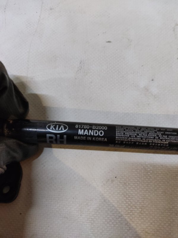 Амортизатор крышки багажника задний правый KIA SOUL PS 13-19 PS 2.0 Амортизатор крышки багажника задний правый KIA SOUL PS 13-19 PS 2.0