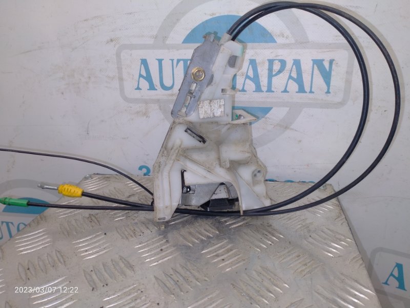 Замок двери боковой задний левый SIENNA 11-16 2012 GSL30 3.5 2GR-FE