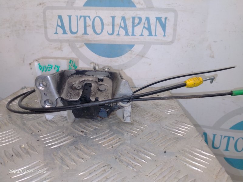 Замок двери боковой задний левый TOYOTA SIENNA 11-16 GSL30 3.5 2GR-FE