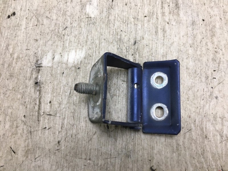 Петля крышки багажника задняя левая SUZUKI SWIFT 04-11 69510-54G00 Б/У