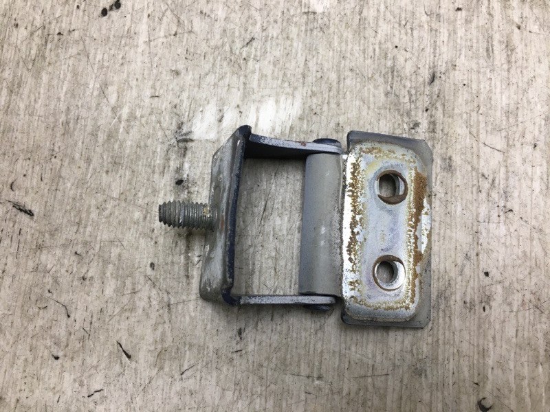 Петля крышки багажника задняя левая SWIFT 04-11