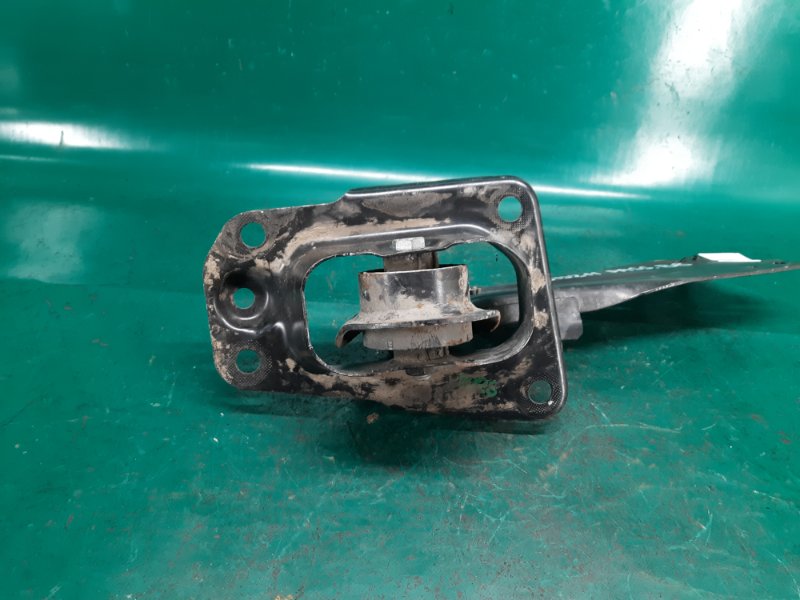 Рычаг задней подвески продольный правый PASSAT B8 14- 2016 Седан 1.8 CPRA Рычаг задней подвески продольный правый PASSAT B8 14- 2016 Седан 1.8 CPRA