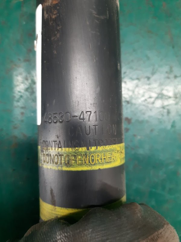 Амортизатор задний TOYOTA PRIUS 16- Хэтчбек 1.8 2ZRFXE Амортизатор задний TOYOTA PRIUS 16- Хэтчбек 1.8 2ZRFXE