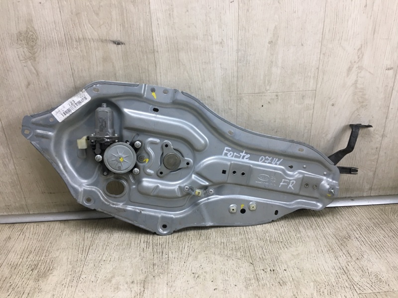 Стеклоподъемник передний правый KIA FORTE/CERATO TD 08-13 2009 TD 2.0 G4KD 82402-1M010 Б/У