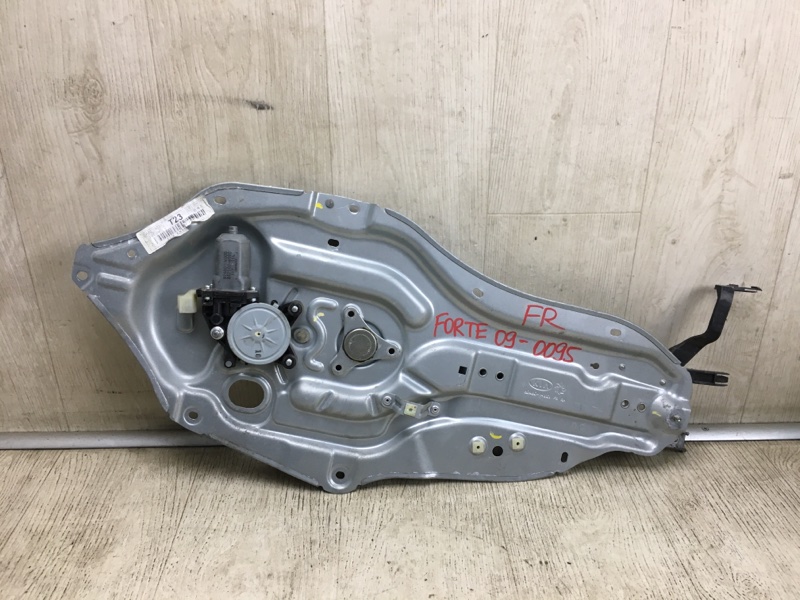 Стеклоподъемник передний правый KIA FORTE/CERATO TD 08-13 2009 TD 2.0 G4KD 82402-1M010 Б/У