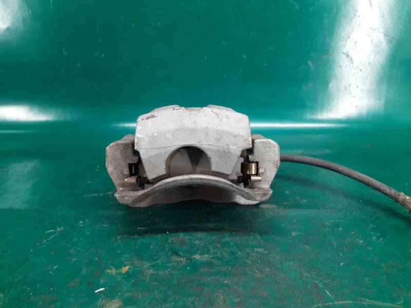 Суппорт тормозной передний левый PRIUS 16- 2016 Хэтчбек 1.8 2ZRFXE