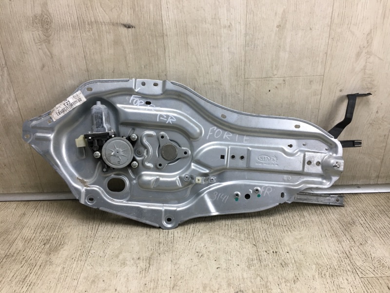 Стеклоподъемник передний правый KIA FORTE/CERATO TD 08-13 2009 TD 2.0 G4KD 82402-1M010 Б/У