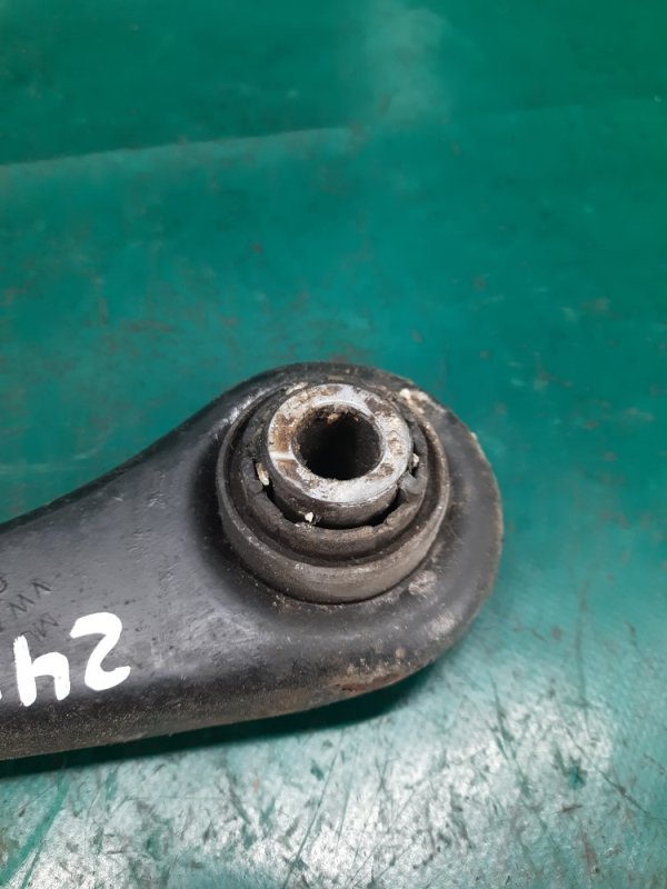 Рычаг задней подвески поперечный левый PASSAT B8 14- 2016 Седан 1.8 CPRA