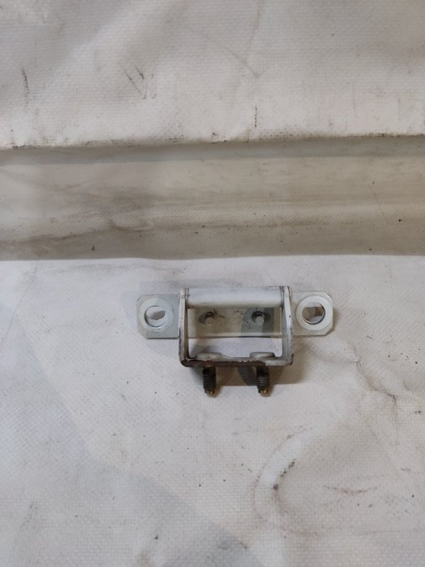 Петля крышки багажника правая INFINITI FX S50 03-08 90400-CG000 Б/У