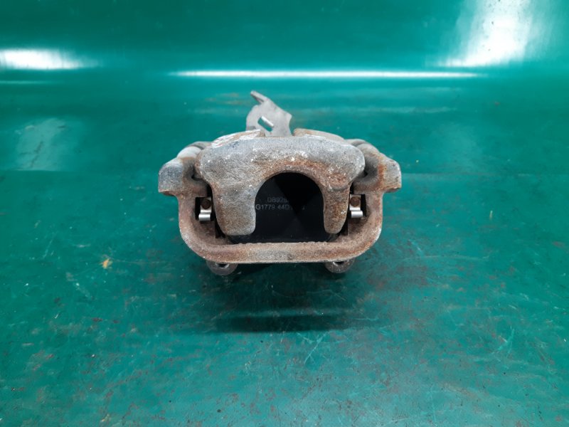 Суппорт тормозной задний правый PASSAT B8 14- 2016 Седан 1.8 CPRA