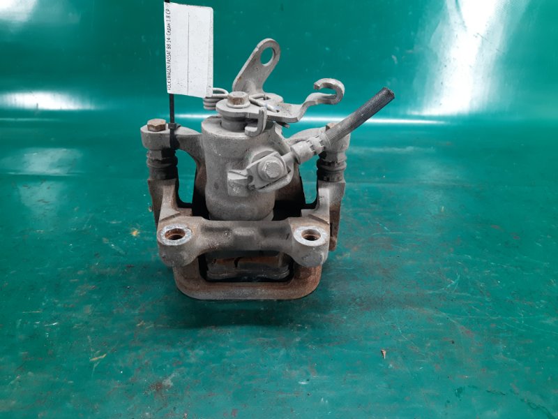 Суппорт тормозной задний правый PASSAT B8 14- 2016 Седан 1.8 CPRA