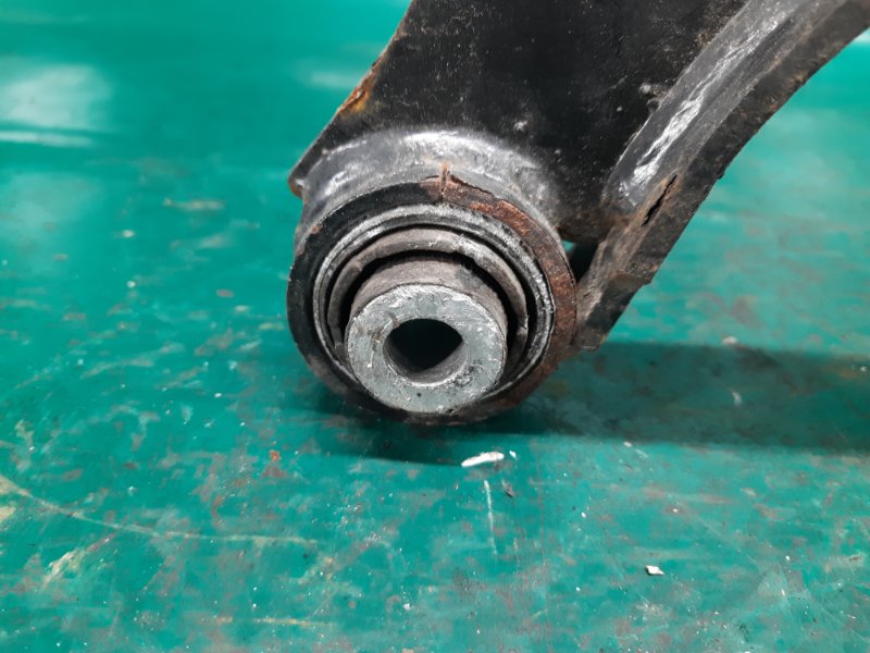 Рычаг задней подвески поперечный верхний PASSAT B8 14- 2016 Седан 1.8 CPRA