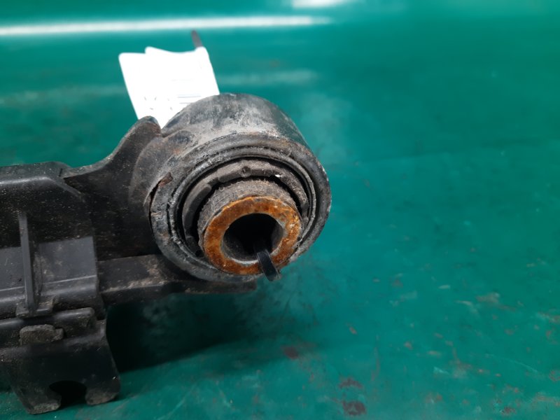 Рычаг задней подвески поперечный верхний PASSAT B8 14- 2016 Седан 1.8 CPRA