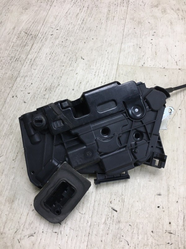 Замок двери задний правый JETTA USA 10-17 2012 162 2.5 CBUA