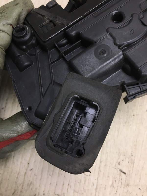 Замок двери задний правый JETTA USA 10-17 2012 162 2.5 CBUA