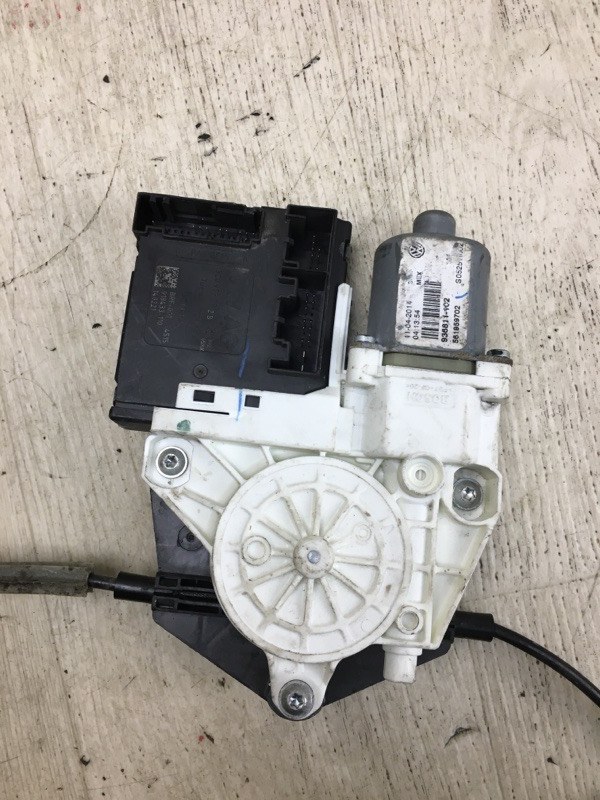 Стеклоподъемник передний правый VOLKSWAGEN PASSAT B7 11-15 A32 1.8 CPRA Стеклоподъемник передний правый VOLKSWAGEN PASSAT B7 11-15 A32 1.8 CPRA