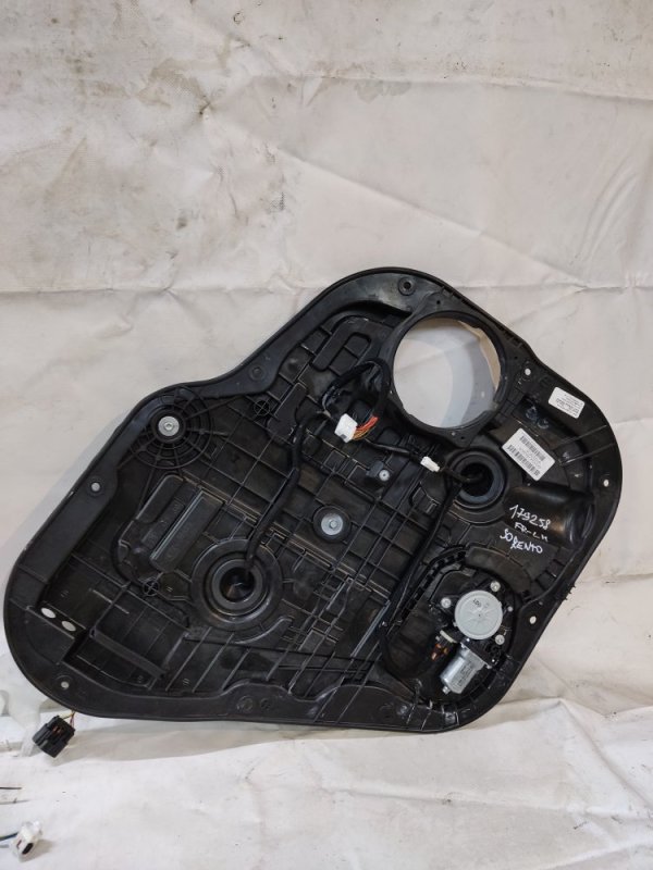 Запчасть стеклоподъемник задний левый KIA SORENTO UM 14- 2016 Внедорожник 2.4 83471-C6000 Б/У Стеклоподъемник задний левый KIA SORENTO UM 14- 2016 Внедорожник 2.4 83471-C6000 Б/У