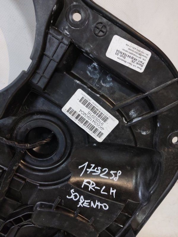 Стеклоподъемник задний левый SORENTO UM 14- 2016 Внедорожник 2.4 Стеклоподъемник задний левый SORENTO UM 14- 2016 Внедорожник 2.4