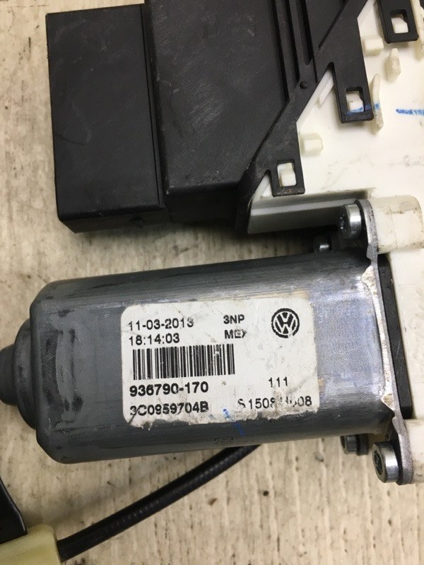 Стеклоподъемник задний правый VOLKSWAGEN JETTA USA 10-17 162 CBTA 2.5L Стеклоподъемник задний правый VOLKSWAGEN JETTA USA 10-17 162 CBTA 2.5L
