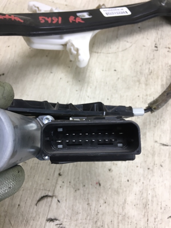 Стеклоподъемник задний правый JETTA USA 10-17 2011 162 CBTA 2.5L Стеклоподъемник задний правый JETTA USA 10-17 2011 162 CBTA 2.5L