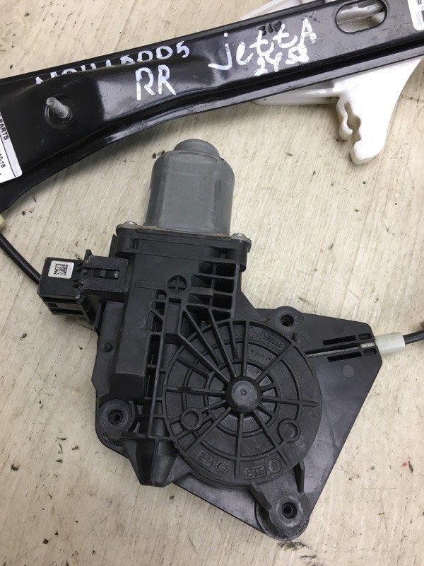 Стеклоподъемник задний правый VOLKSWAGEN JETTA USA 10-17 162 2.5 CBUA