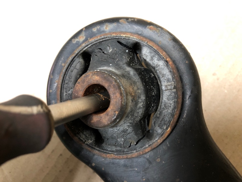 Рычаг передней подвески нижний передний левый MITSUBISHI GALANT 03-12 Седан 2.4 4G69