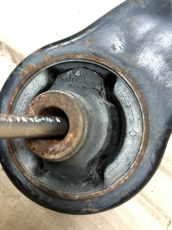 Рычаг передней подвески нижний передний правый MITSUBISHI GALANT 03-12 Седан 2.4 4G69