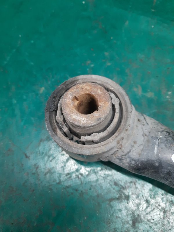 Рычаг задней подвески поперечный нижний FORD FUSION 14- Седан C15HDTX