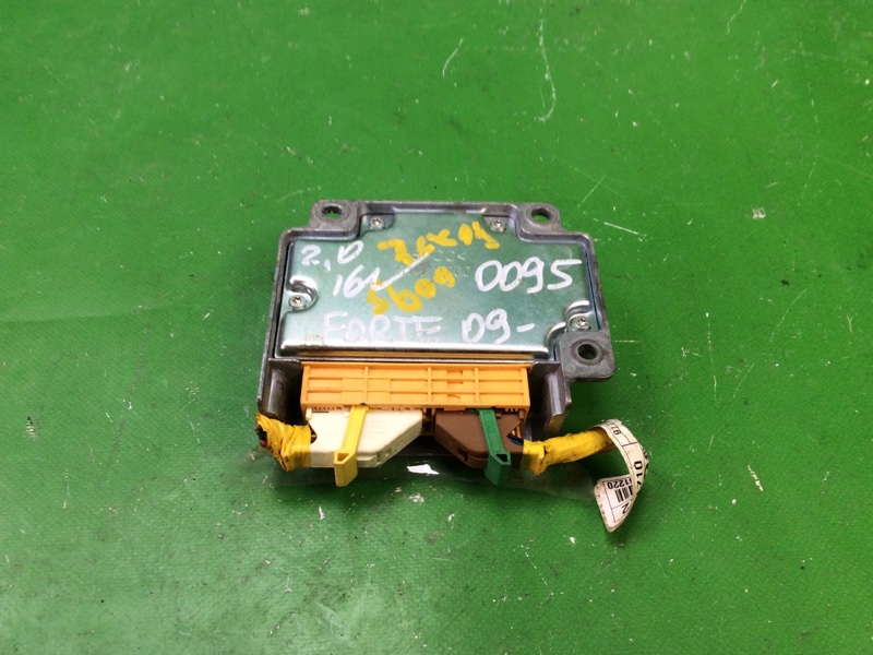 Блок управления AIRBAG KIA FORTE/CERATO TD 08-13 2009 TD 2.0 G4KD 95910-1M100 Б/У