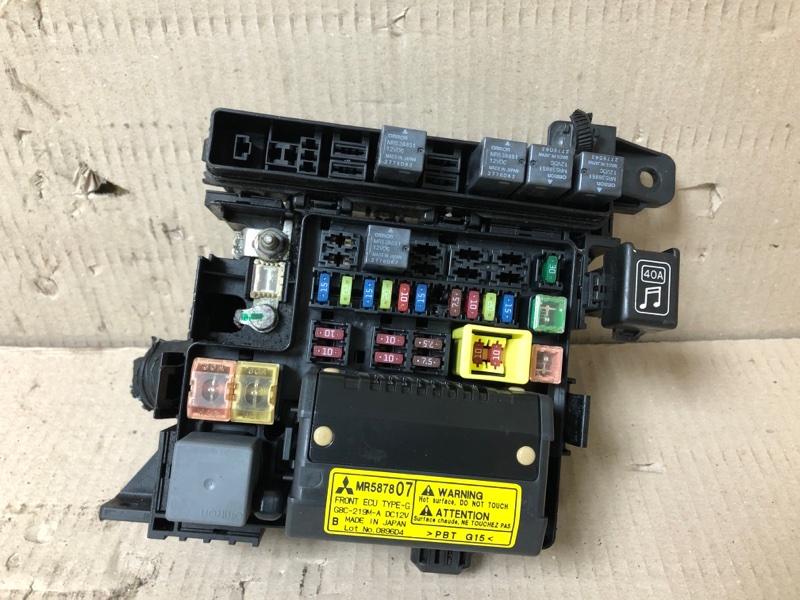 Запчасть блок предохранителей моторный отсек MITSUBISHI GALANT 03-12 2006 Седан 2.4 4G69 MR588530 Б/У Блок предохранителей моторный отсек MITSUBISHI GALANT 03-12 2006 Седан 2.4 4G69 MR588530 Б/У