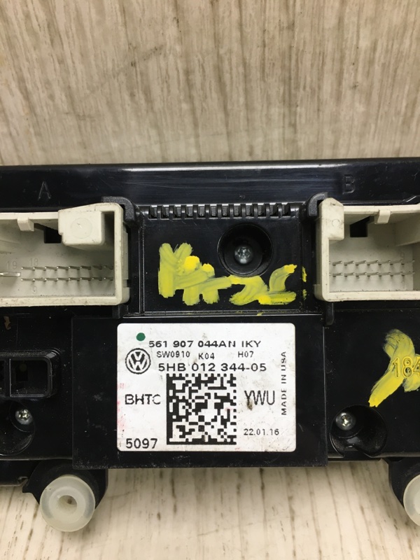 Блок управления печкой PASSAT B7 11-15 A32 Блок управления печкой PASSAT B7 11-15 A32