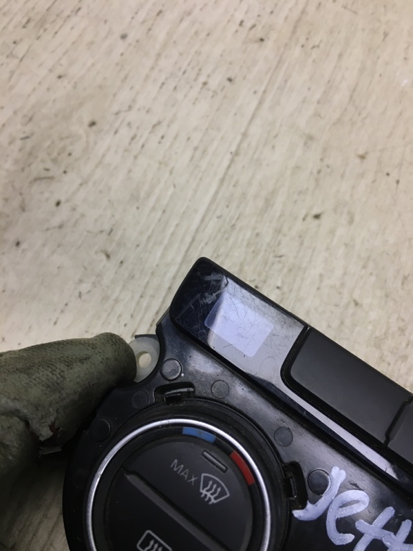 Блок управления печкой PASSAT B7 11-15 A32 Блок управления печкой PASSAT B7 11-15 A32