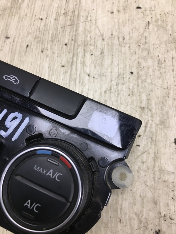 Блок управления печкой PASSAT B7 11-15 A32 Блок управления печкой PASSAT B7 11-15 A32